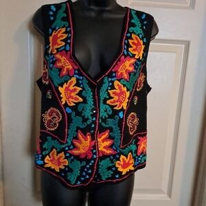 Must haves floral vest size large